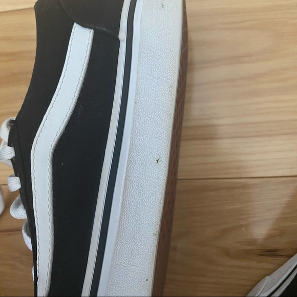 Black/White Vans women’s size 6.5 with box. - Picture 4 of 4